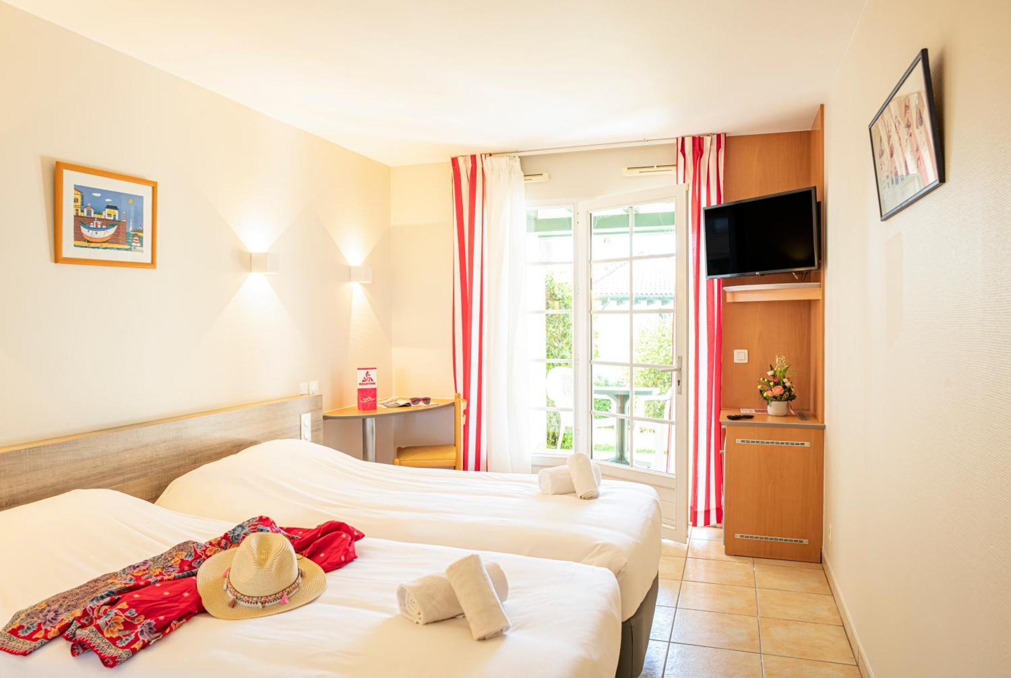 Hotel Azureva Hendaye Esterno foto